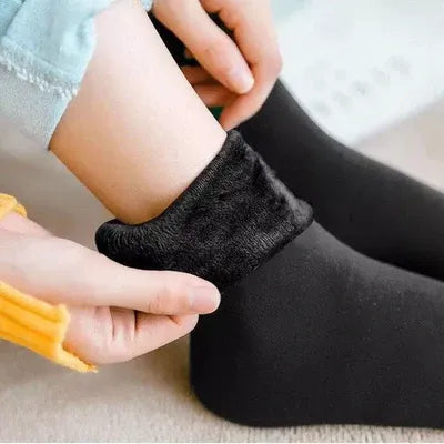 12 pares de calcetines térmicos de microfibra que abriga y repele el frío extremo
